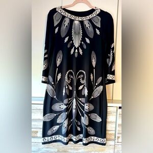 London Times, Black and white dress. size 8P. Excellent condition.